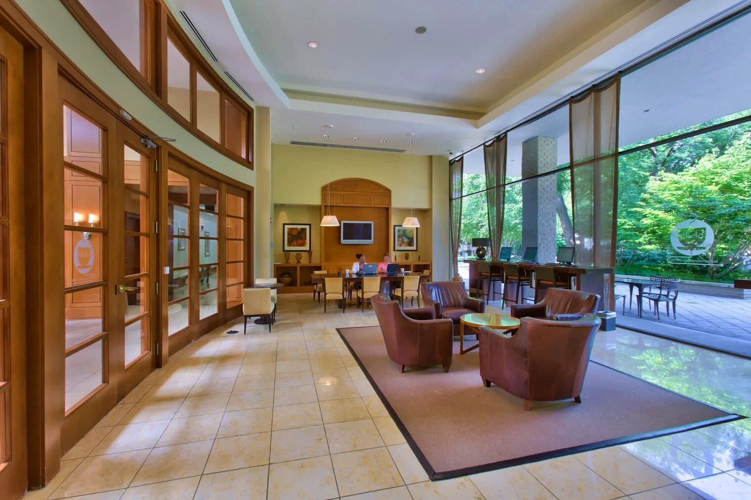 Building Photo - 1600 S Eads St