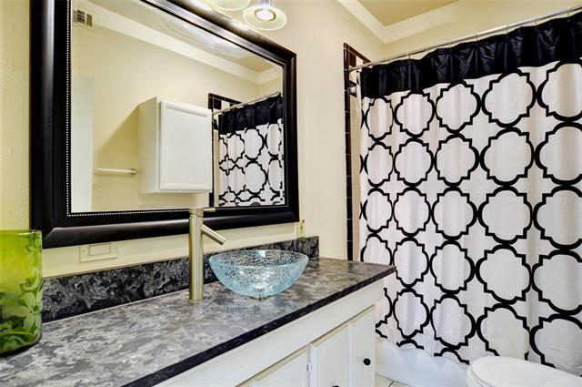 Building Photo - 3237 Odessa Ave