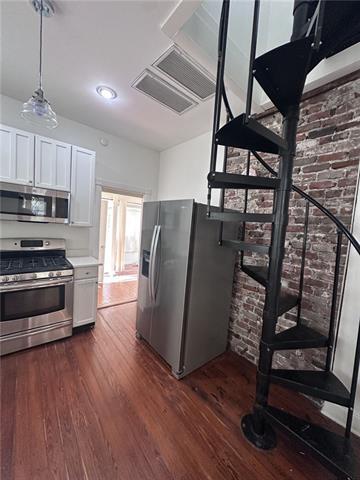 Building Photo - 7003 Jeannette St