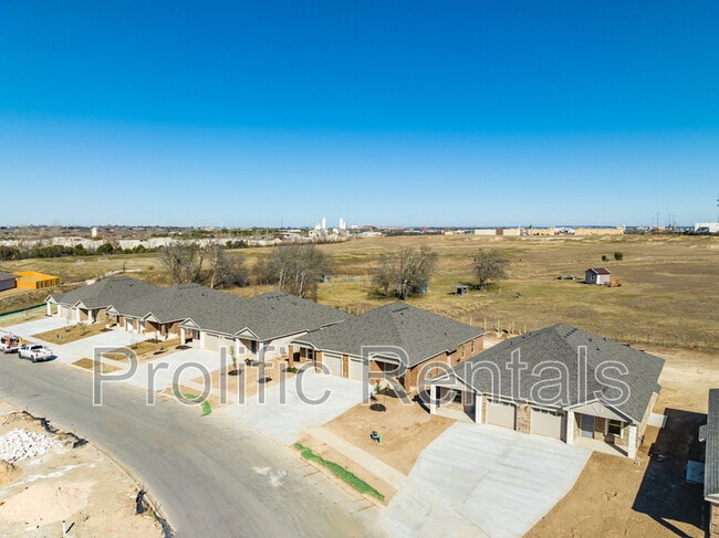 Building Photo - 3505 Abraham Dr