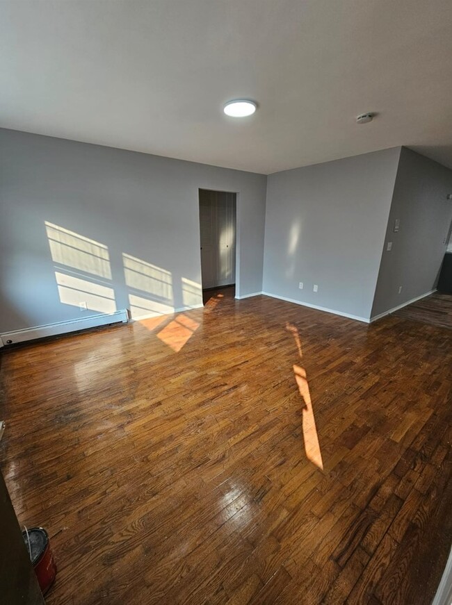 52-54 W Stratford PL 4 - 54 W Stratford Pl