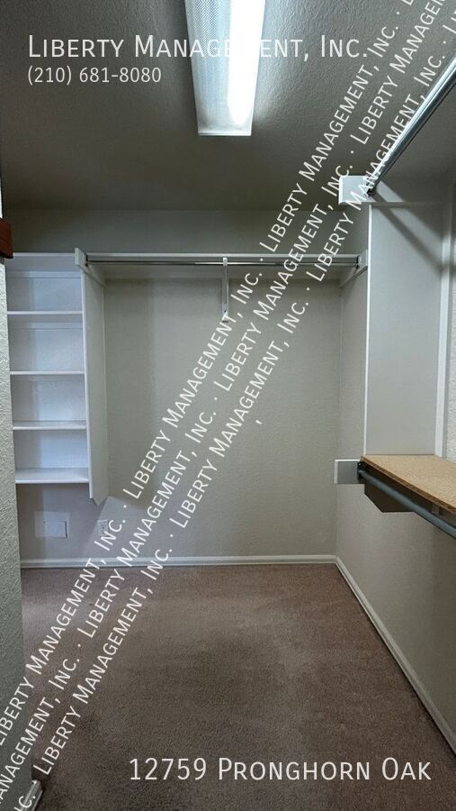 Building Photo - 12759 Pronghorn Oak
