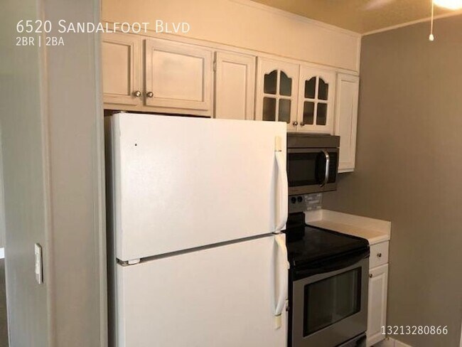 Building Photo - 6520 Sandalfoot Blvd