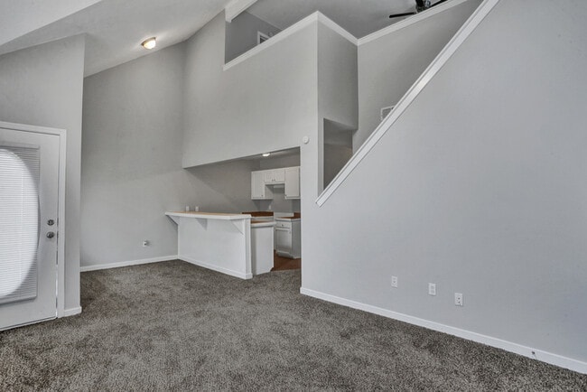 Building Photo - 324 N Grove Cir