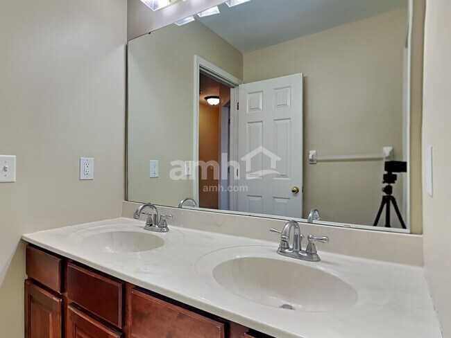 Building Photo - 4455 Hackberry Ct