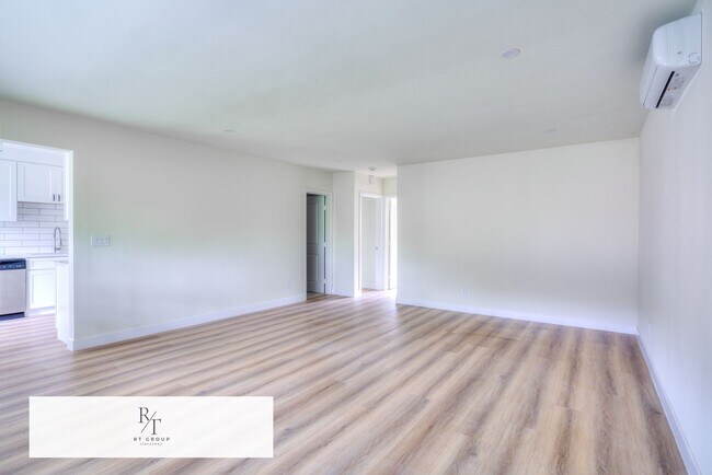 Building Photo - Fully Upgraded Spacious 2-Bedroom Unit in Prime Arcadia Location
