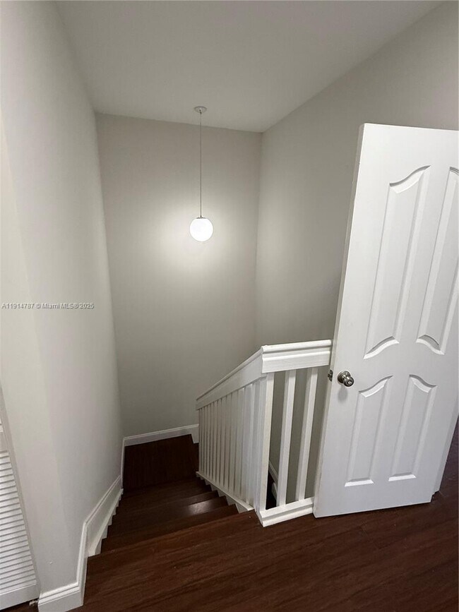 Building Photo - 4157 NE 14th St