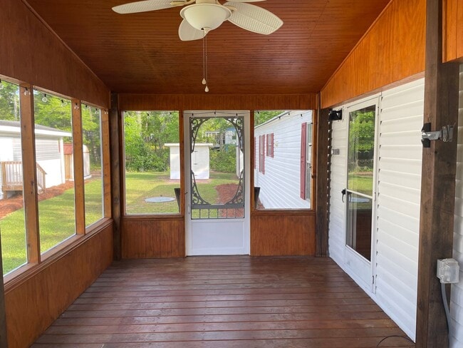 Building Photo - 809 Magnolia Dr