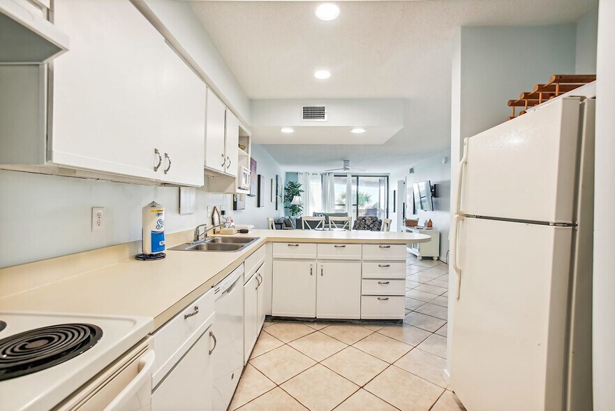 Building Photo - 200 Ocean Hibiscus Dr