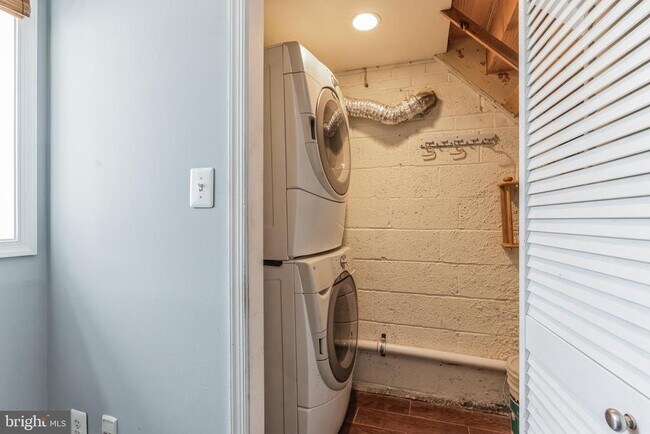 Building Photo - 1316 S Buchanan St