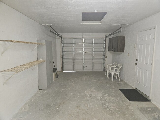 Building Photo - 1895 Big Oak Dr