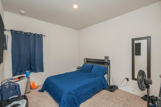 Building Photo - 1126 Valor Walk
