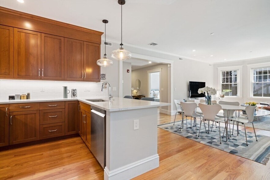 Building Photo - 35 Upland Rd