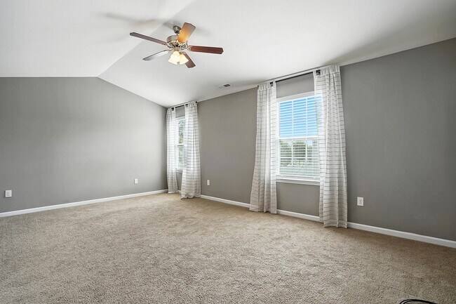 Building Photo - AVAILABLE NOW! GREAT HOME IN GARNER, NC.