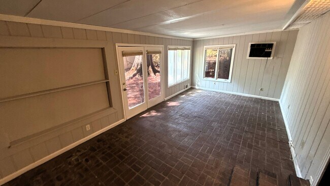 Building Photo - 4931 Cloister Ave