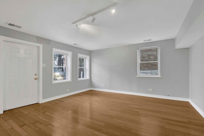 Building Photo - 1649 W 21st St