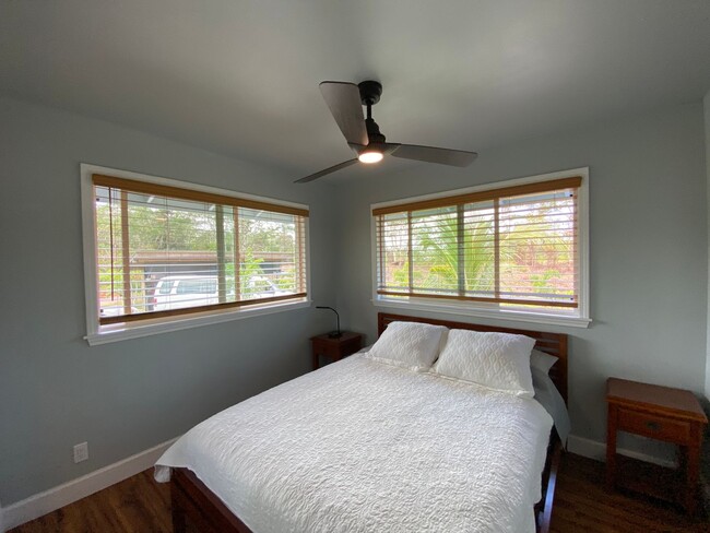 Building Photo - 3-Bed, 2-Bath Custom Furnished Home-Turn K...