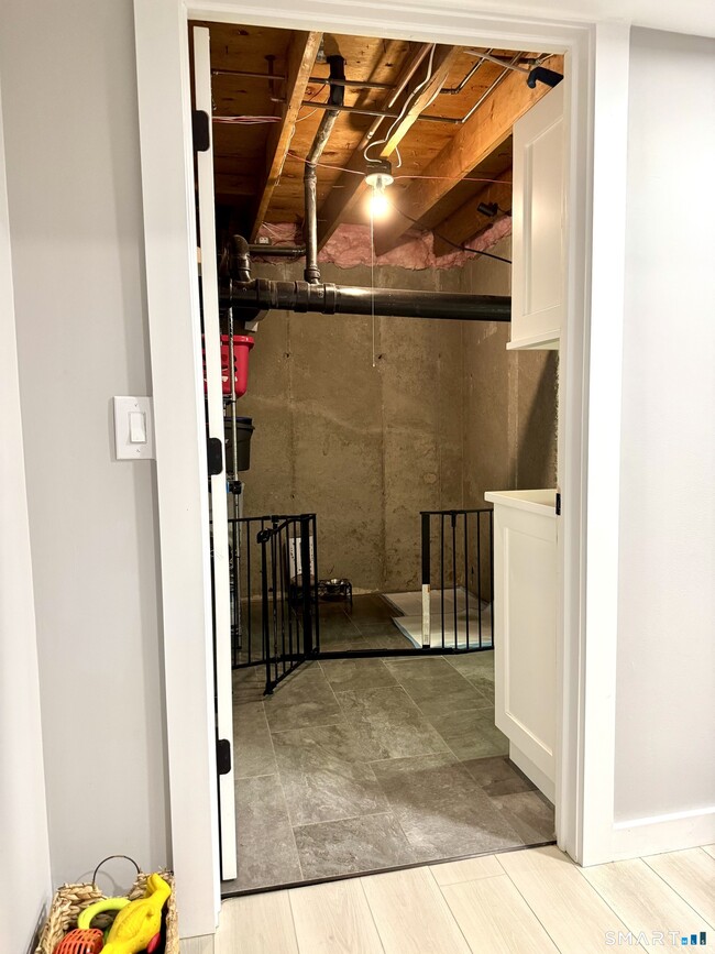 Building Photo - 25 Padanaram Rd