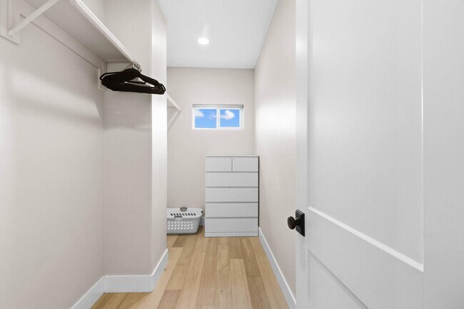 Building Photo - 5051 Savannah St