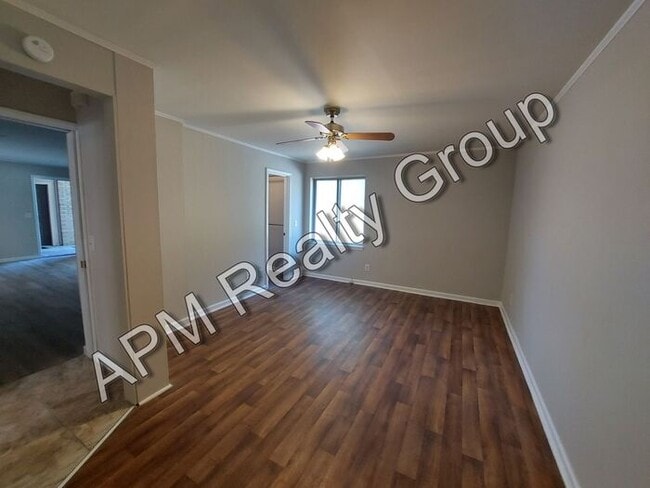 Building Photo - One bedroom in quiet Rosewood