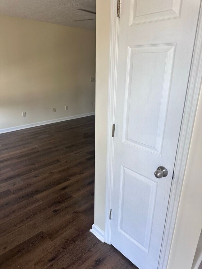 Building Photo - 108 N Gray Ave