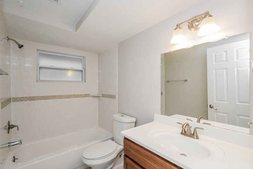 Building Photo - 7211 Moravian Dr