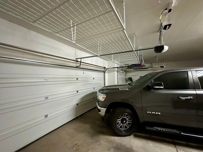 Building Photo - Fantastic Casa Vista home with 4 car garag...
