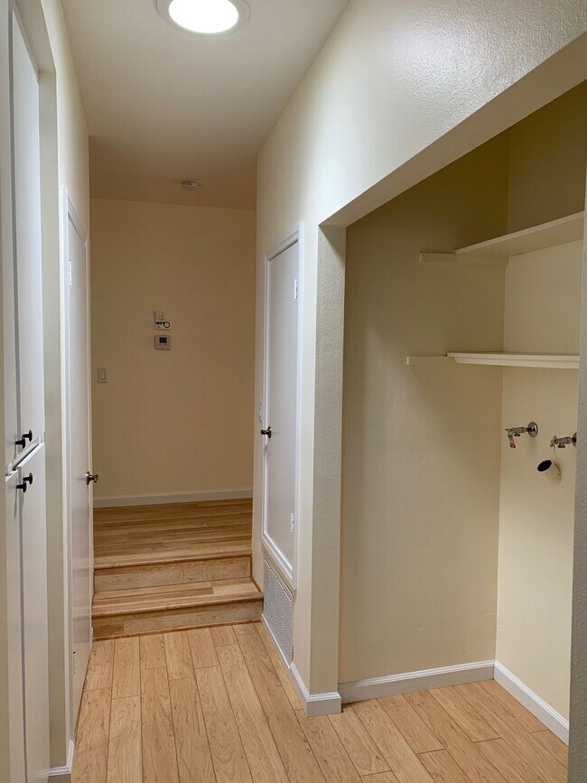 Building Photo - 2579 Pepperwood Dr