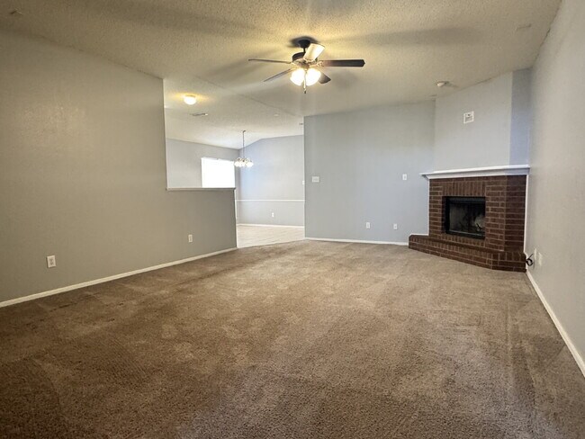 Building Photo - Bright and Open Floor Plan in West Lubbock!