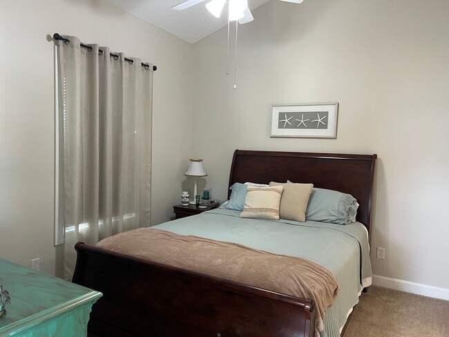 Building Photo - Beautifully Furnished 2 Bedroom, 2 Bath Co...