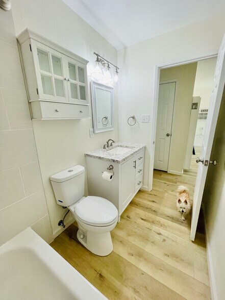 Building Photo - 1812 Rose Ave