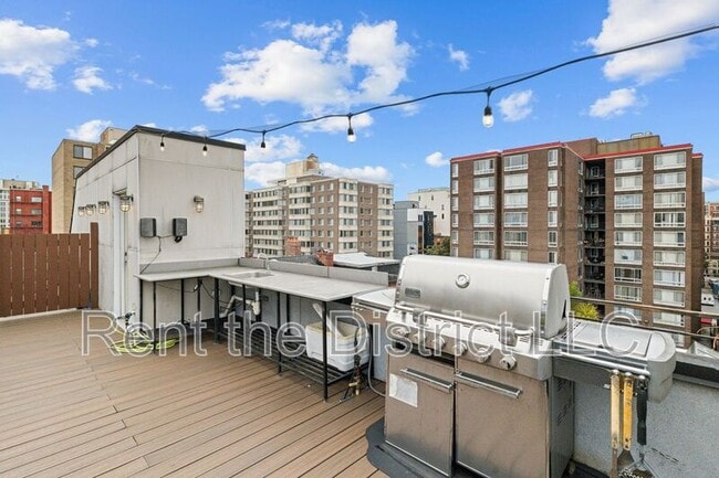 Building Photo - 1109 M St NW
