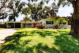 Building Photo - Completely Renovated 3/2 in Lake Conway Es...