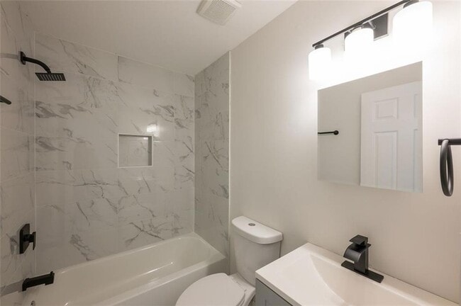 Building Photo - 2027 Lois Pl NW