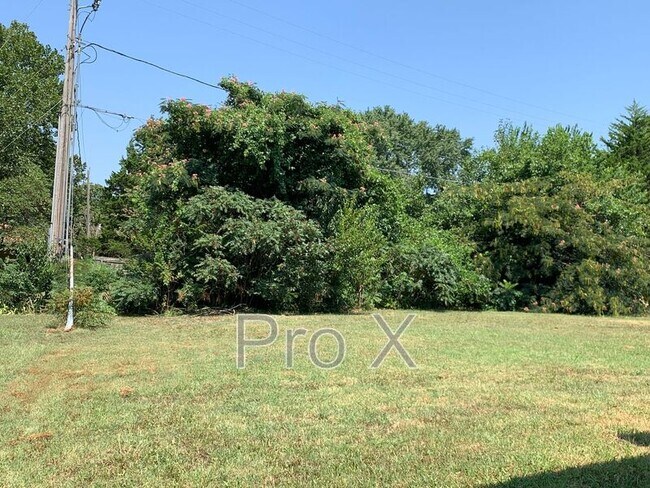 Building Photo - 3833 College View Dr