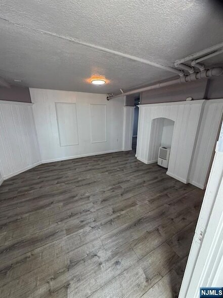 Building Photo - 1283 Valley Rd