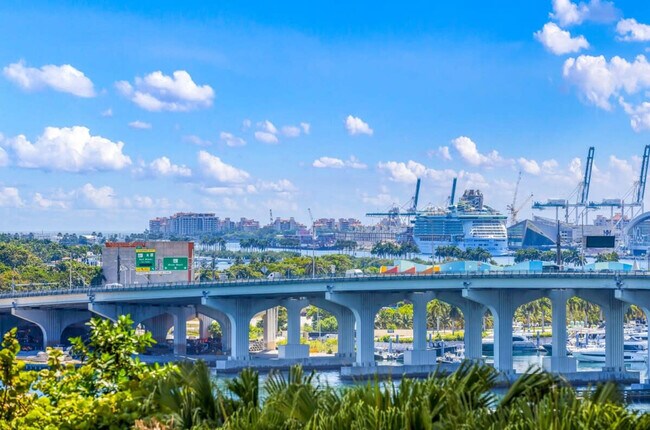 Building Photo - 1717 N Bayshore Dr