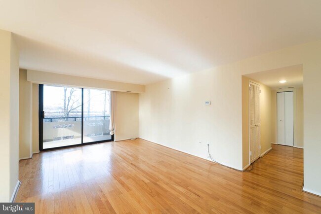 Building Photo - 1808 Old Meadow Rd