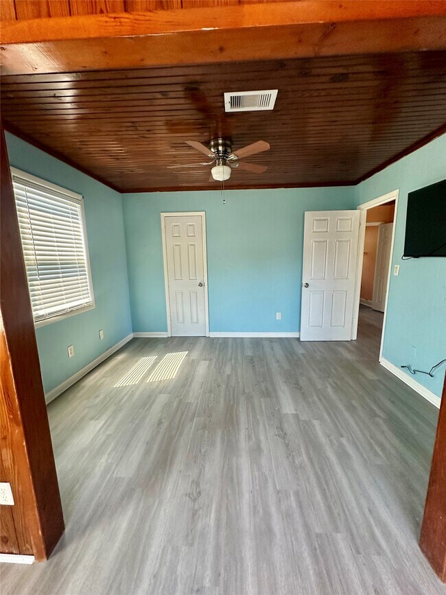 Building Photo - 236 3rd St