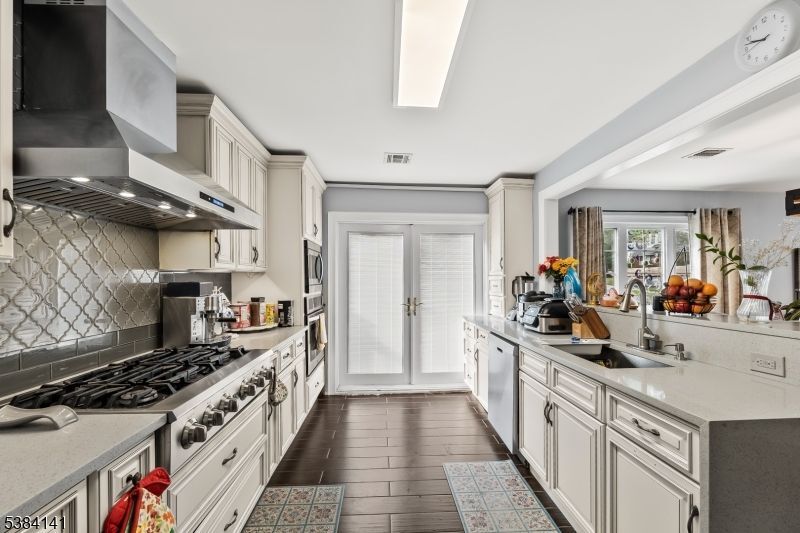 Building Photo - 231 Starmond Ave