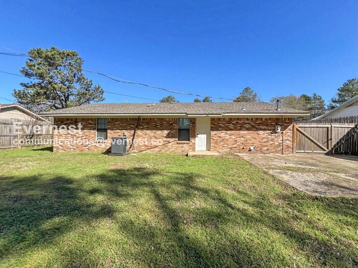 Building Photo - 10731 Chateau Dr