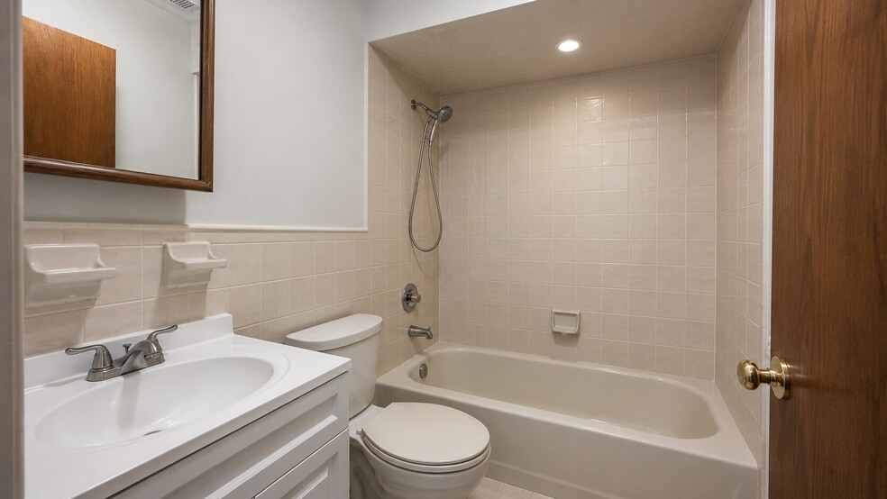 BATHROOM #2 - 4116 Birchwood Ct