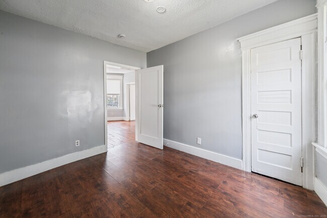 Building Photo - 705 Dixwell Ave