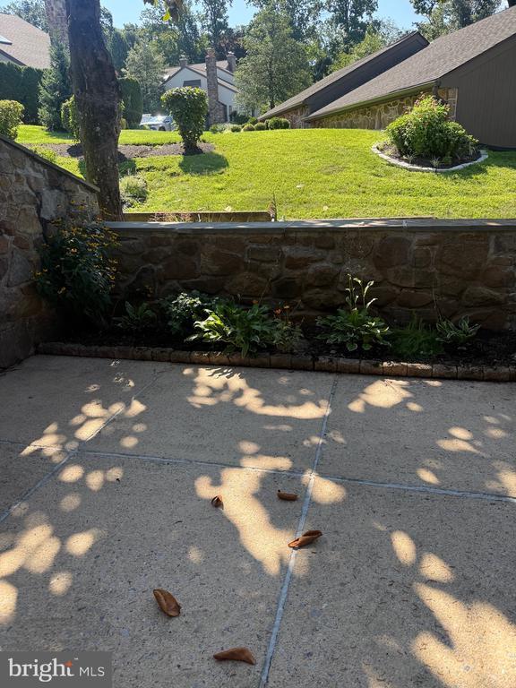 Building Photo - 14 Oak Knoll Dr