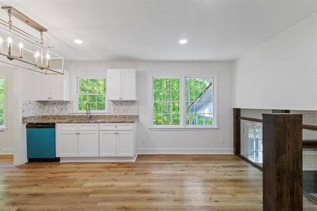 Building Photo - 1129 Pinehurst Rd