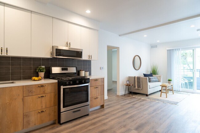 Interior Photo - 3305-3309 Primera Ave