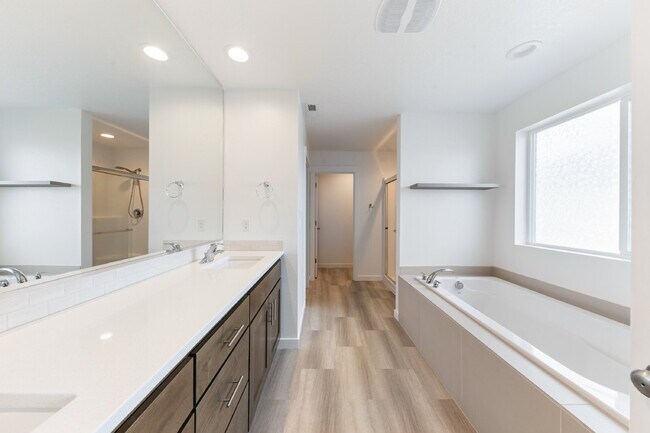 Building Photo - Large Recent Construction Home with Bonus Room!