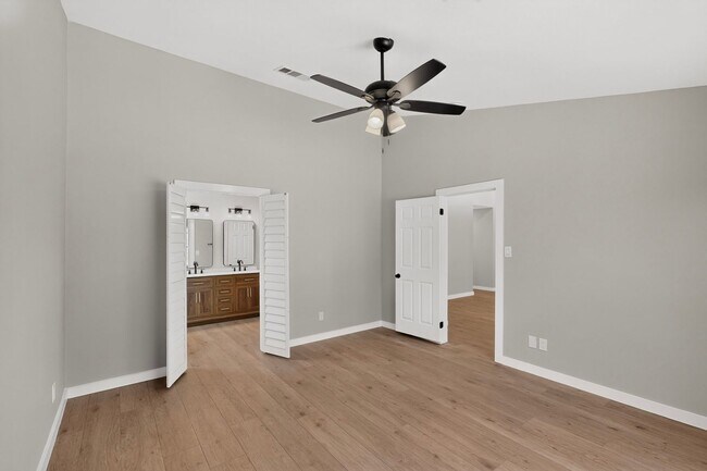 Building Photo - 4420 Seville Ln