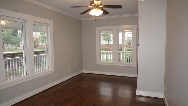 Building Photo - 825 Algregg St