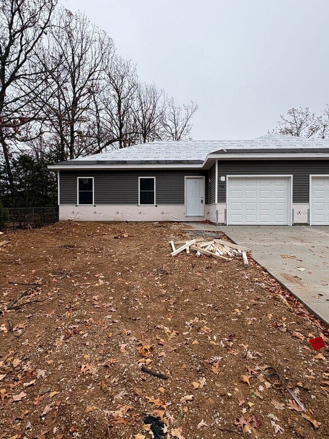 Primary Photo - 598 N Airport Rd